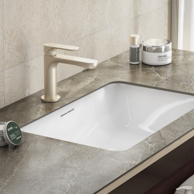 Смеситель для раковины Ole/Оле однорычажный без донного клапана 3/8, золотой атласный Смеситель для раковины Ole/Оле однорычажный без донного клапана 3/8, золотой атласный