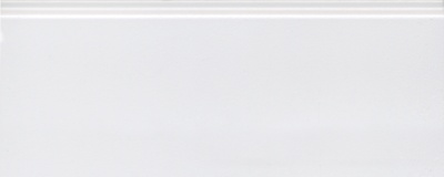 Плинтус Магнолия белый матовый обрезной 30x12x1,3